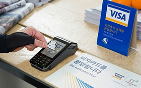 Wear Visa's NFC gloves and no longer have to ＂freeze hands＂ when paying in winter